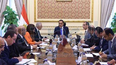 رئيس الوزراء يتابع إجراءات تصنيع «التابلت» فى مصر