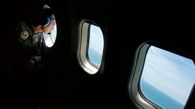 انتشال اكثر من أربعين جثة لركاب الطائرة الماليزية التى فقدت فوق الاراضى الاندونيسية