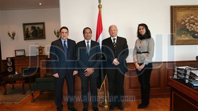 قرار بتعيين 3 من شباب العاملين معاونين لوزير 