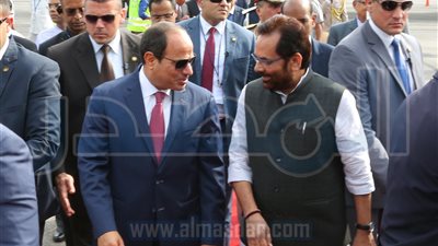 السيسي يصل نيودلهي في زيارة تشمل الهند والصين