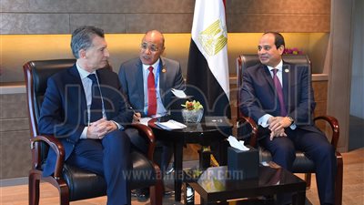 السيسي يستقبل الرئيس الأرجنتيني بمقر إقامته في 