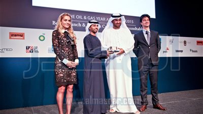 تكريم سلطان الجابر بجائزة رجل العام بابوظبى