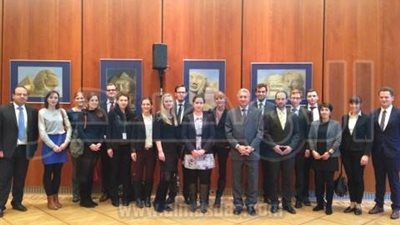 سفير مصر بألمانيا يلتقي مجموعة من شباب المتدربين بوزارة الخارجية الألمانية