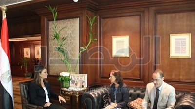 سحر نصر تبحث مع 