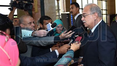 شريف إسماعيل : توافر السلع وضبط الأسعار من أولويات المحافظين الجدد