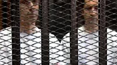 مصدر قضائي: إخلاء سبيل علاء وجمال مبارك صحيح وفقاً للقانون‎