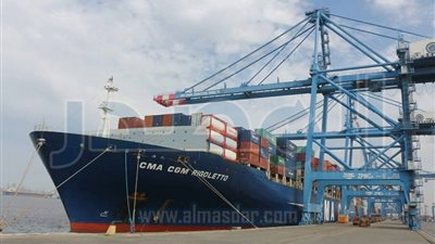 ميناء دمياط يستقبل 7 سفن عملاقة للحاويات والبضائع العامة