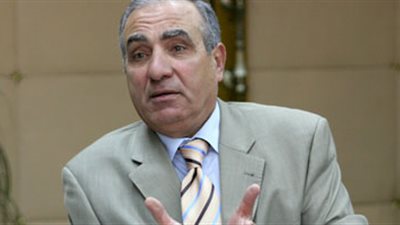 مد خدمة أبو بكر الجندى رئيساً لجهاز