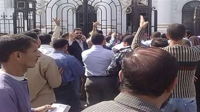 وقفة احتجاجية لأهالى وعائلات العريش تنديدا بالإرهاب