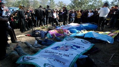 ارتفاع حصيلة ضحايا سقوط حافلة ركاب في نهر بباكستان لـ24 قتيلا