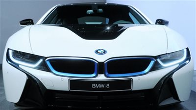 سيارة BMW تتحول إلى روبوت 