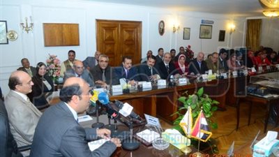 الفنان محمد صبحي يطلق مبادرة رجع بطاقتك التموينية