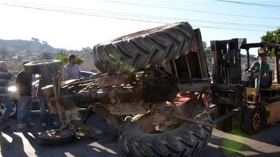 مصرع 3 طلاب وإصابة 10 آخرين في انقلاب جرار زراعي بالفيوم