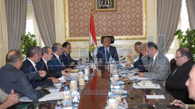 رئيس الوزراء يوجه المحافظين بتجهيز المعدات اللازمة لمواجهة الامطار والسيول