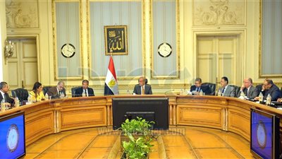 رئيس الوزراء يبحث خلال إجتماع 