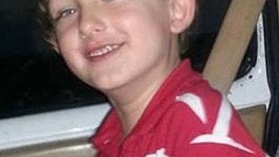 فيديو وصور: الشرطة الأمريكية تقتل طفلا وتصيب والده بجروح خطيرة