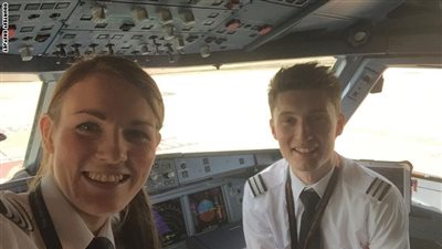 تعرف على أصغر قائدة طائرة في العالم (صور)