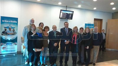 وزير السياحة يستقبل وفدًا إعلاميًا إيطاليًا بمطار القاهرة