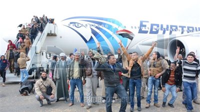 مصر للطيران : عودة 6699 مصرى من ليبيا على متن 26 رحلة جوية