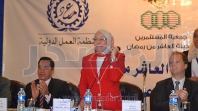 بالصور .. وزيرة