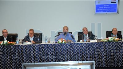 ”محلب ” يعقد اجتماعا مع القياديات التنفيذية لمحافظة جنوب سيناء ومستثمرى شرم الشيخ