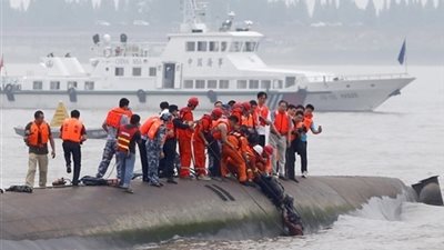 بالفيديو.. ارتفاع عدد ضحايا غرق السفينة الصينية إلى 396