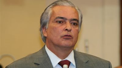 وفد من القنصلية العامة في لندن يقدم الخدمات للمصريين فى 