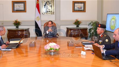 تفاصيل اجتماع السيسي بوزير التجارة ورئيس الهيئة الهندسية للقوات المسلحة