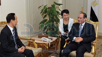 السيسي يستقبل نائب رئيس اللجنة الوطنية للمؤتمر الاستشاري الصيني