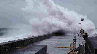 إغلاق موانئ السويس والزيتيات لسوء الأحوال الجوية