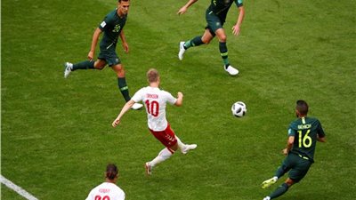 الدنمارك تنفرد بصدارة المجموعة الثالثة مؤقتاً بتعادل ايجابى مع أستراليا 