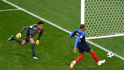 فرنسا تتأهل إلى دور الـ 16 والبيرو تودع كأس العالم