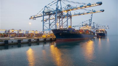 إعادة فتح موانئ السويس والزيتيات بعد تحسن الاحوال الجوية