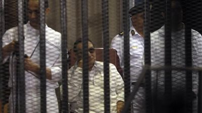  4 أبريل إعادة محاكمة مبارك ونجليه في قضية 