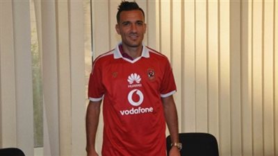 على معلول لاعب الأهلي مرشح لجائزة أفضل لاعب تونسى