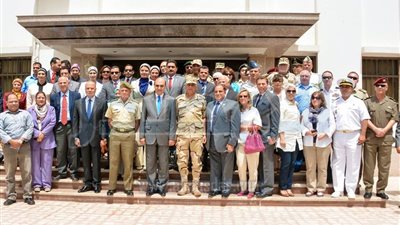 وفد الملحقين العسكريين للدول الشقيقة يزور المشروع القومى لقناة السويس الجديد