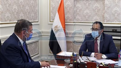 «مدبولى» يستعرض مع وزير قطاع الأعمال العام ملفات عمل الوزارة