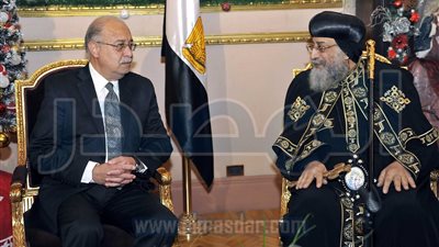 بالصور.. رئيس الوزراء يزور الكاتدرائية لتهنئة البابا تواضروس بعيد الميلاد المجيد