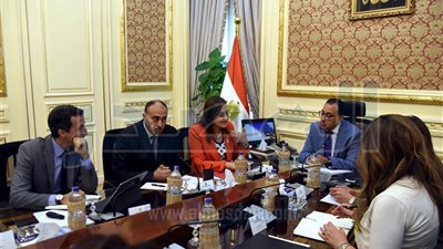 رئيس الوزراء يبحث جهود إعادة هيكلة الوزارات والمصالح الحكومية