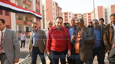 وزير الإسكان يتفقد وحدات الإسكان الاجتماعي بمدينة الشروق