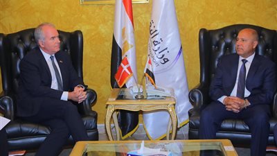 «الوزير» يبحث مع سفير الدنمارك بالقاهرة التعاون في مجال البنية التحتية للموانئ المصرية