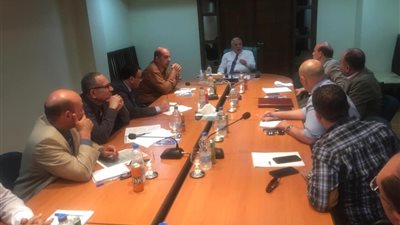 اتفاق على إنشاء تنكات بميناء الزيتيات لجمع المخلفات البترولية 