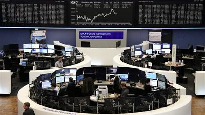 الأسهم الأوروبية تتراجع بفعل خسائر شركات النفط والبنوك