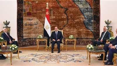 السيسي يعرب عن استعداد مصر لمساعدة الأشقاء الليبيين على تسوية الأزمة