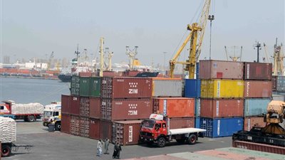 إغلاق بوغازي الإسكندرية والدخيلة أمام حركة الملاحة لسوء الأحوال الجوية