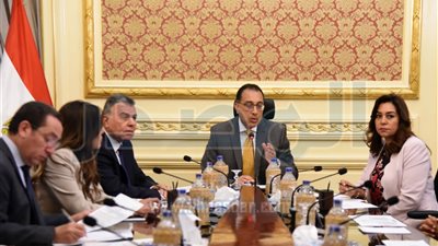 رئيس الوزراء يبحث الموقف التنفيذي لمدينة دمياط للأثاث