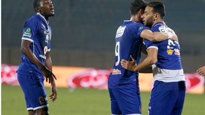 الأهلي يتصدر الدوري بعد فوزه على طلائع الجيش بثنائية نظيفة