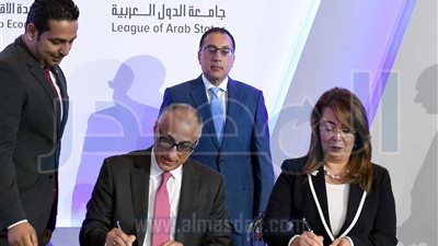 مدبولي يشهد توقيع مذكرتي تفاهم.. ويتفقد أجنحة معرض مؤتمر «سيمليس»