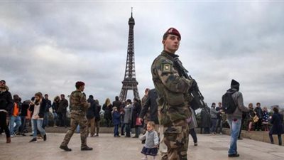 الداخلية الفرنسية: الرجل الذي قتل في باريس ارتدى حزاما ناسفا مزيفا