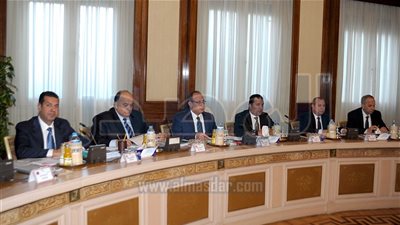 وزير البترول يقدم تقريرًا عن توصيل الغاز للمنازل خلال اجتماع 